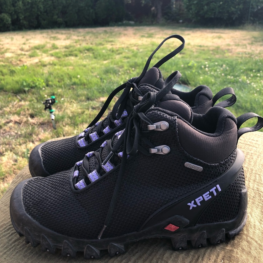 XPETI Terra Women’s Black Hiking Boots with Purple Accents Size 7